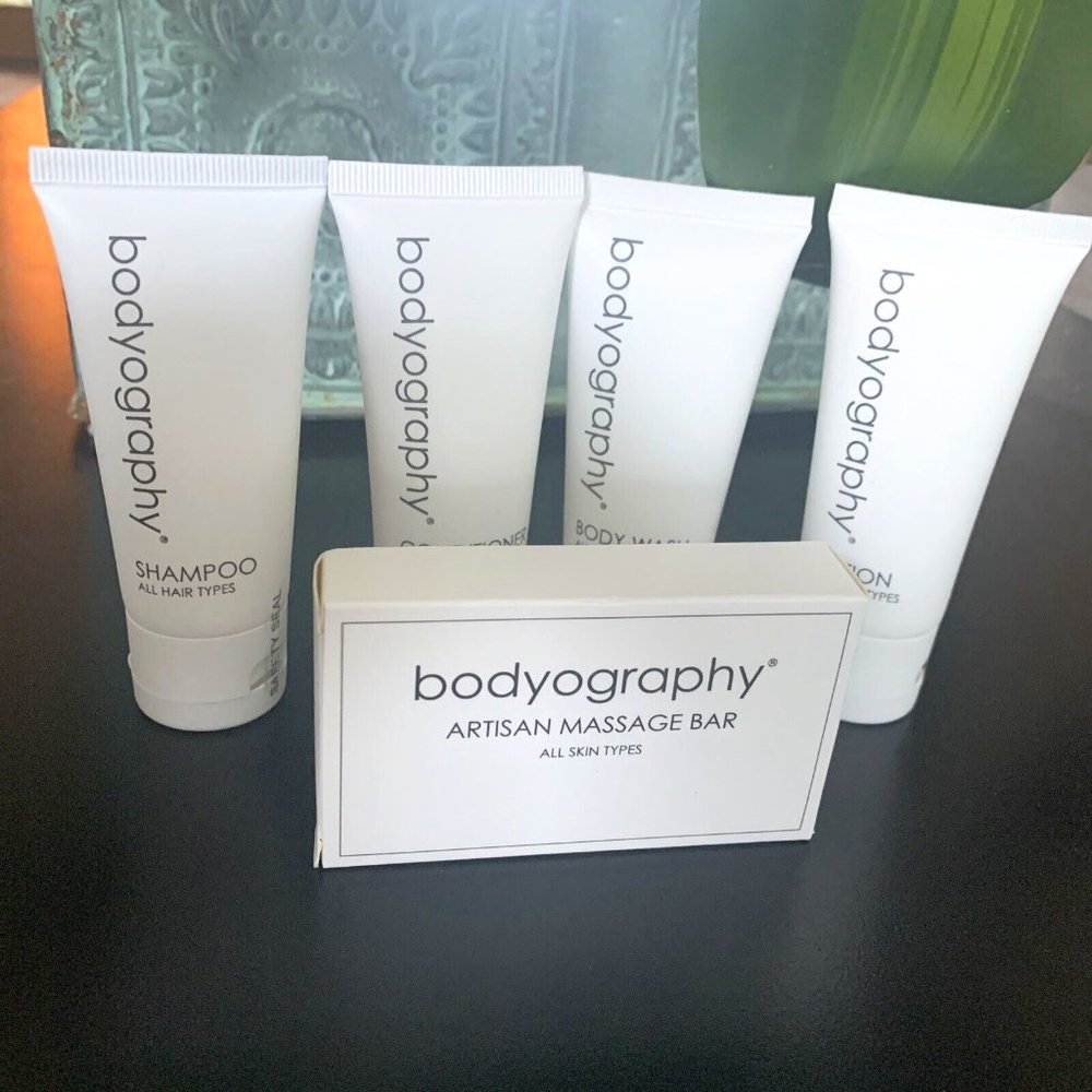 Bodyography blanc Bathroom 5 piece Travel Amenity Kit shampoo conditioner Lotion